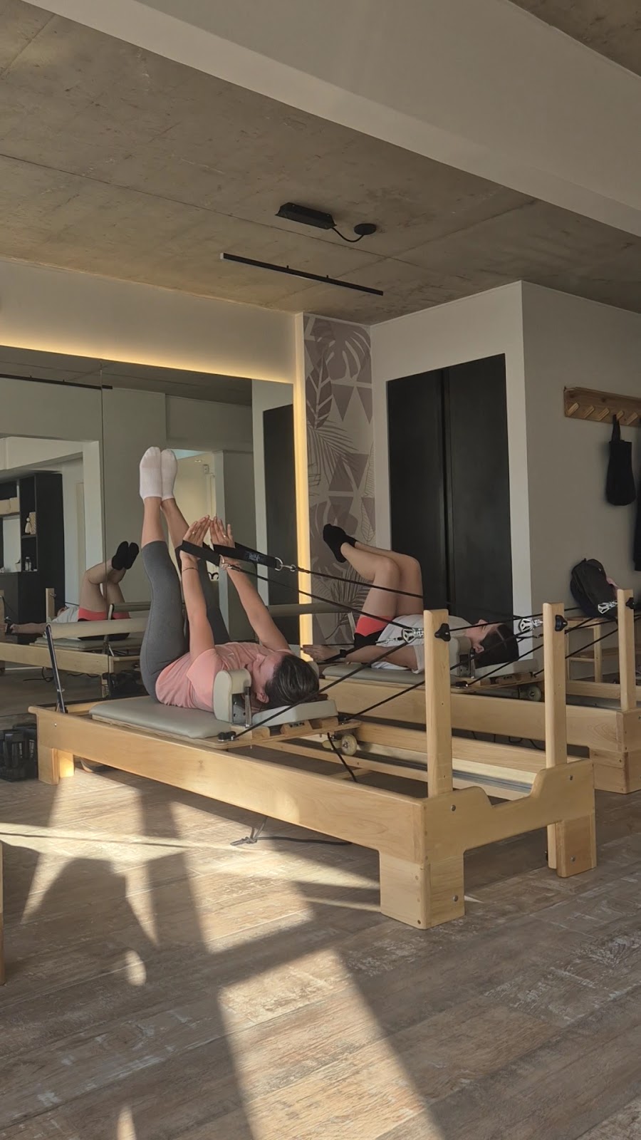 Sala principal de Reformers en Grow Pilates Urquiza